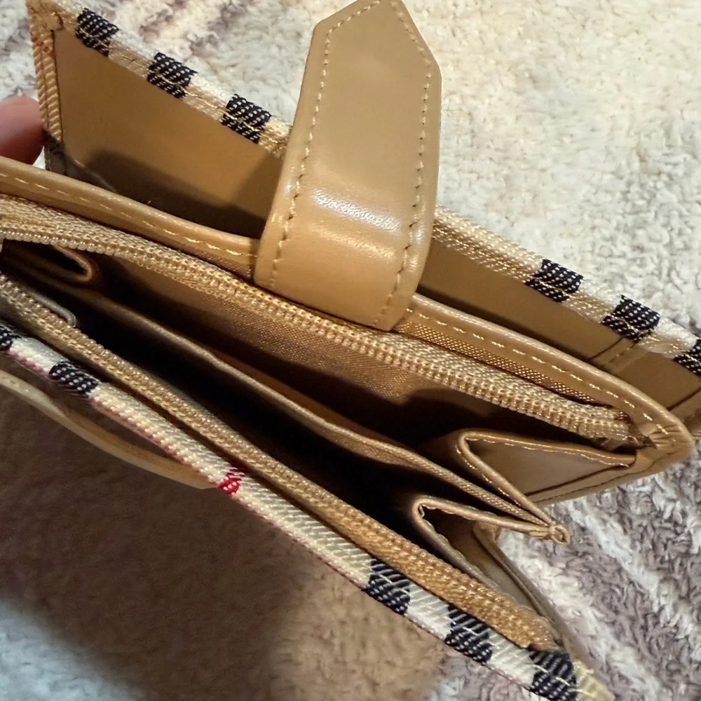 Wallets - Picture 4 of 4